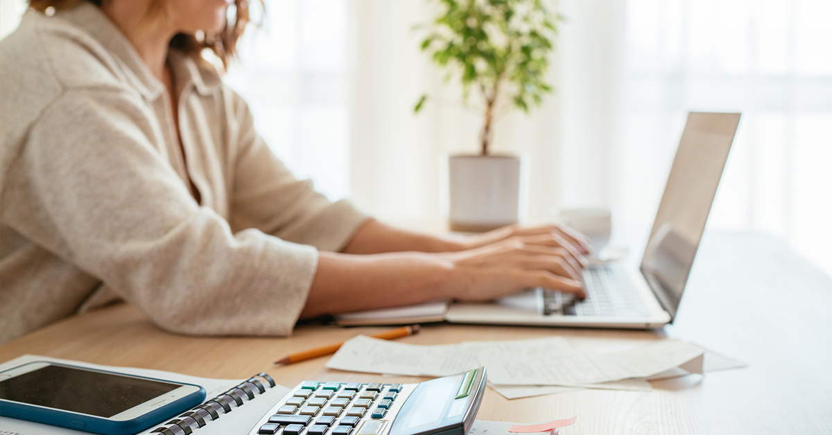 Cum să îți gestionezi responsabil datoriile: Sfaturi pentru un buget echilibrat